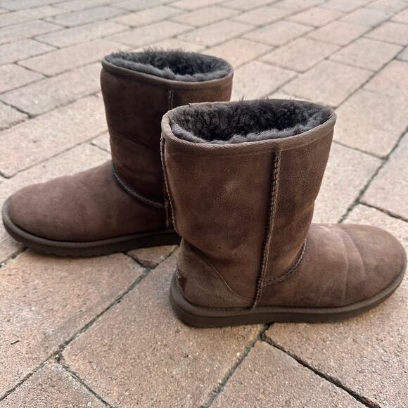 UGG Classic Short II Boots Chocolate Brown or Burnt Cedar Size US 8 - Picture 3 of 7